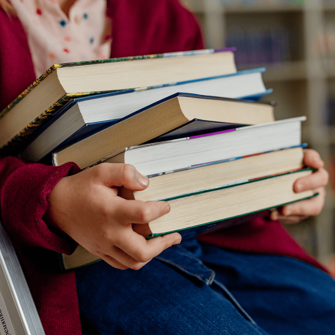 Bokelskende barn i bibliotek – rolige aktiviteter for barn i Oslo med leseglede